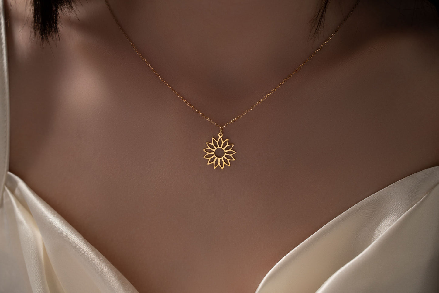 Necklace Pendant with Sunflower